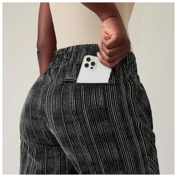 🔥NWTS-$110 ATHLETA Arrival Pants Relaxed Flattering Fit Slight Crop Pant size 4 - Picture 4 of 7